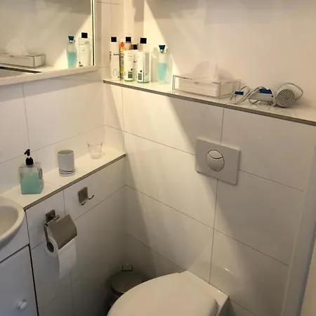 Romantisch Tiny Gardenhouse In Beautiful Garden شاليه