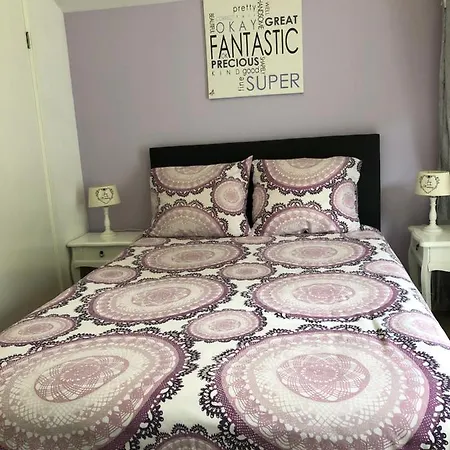 Romantisch Tiny Gardenhouse In Beautiful Garden Chalet