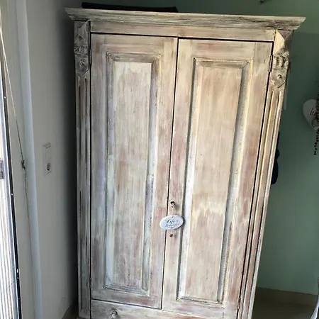 Romantisch Tiny Gardenhouse In Beautiful Garden