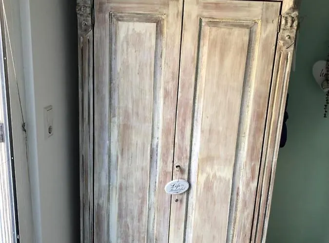 Romantisch Tiny Gardenhouse In Beautiful Garden