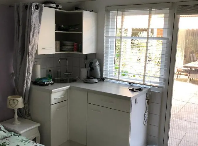 Romantisch Tiny Gardenhouse In Beautiful Garden *